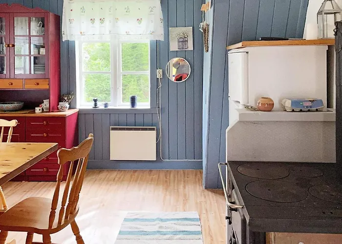 6 Person In Halden-by Traum *